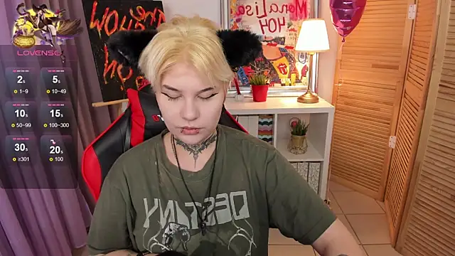 Snapshot of mekurisu chatting on 03.02.25 mekurisu online show from 03.02.25