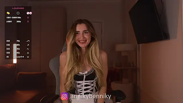 Coconutkittyy online show from 03.04.25