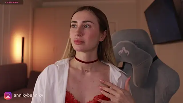 Coconutkittyy online show from 03.15.25