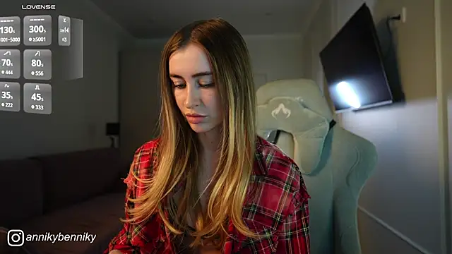 Coconutkittyy online show from 11.06.25