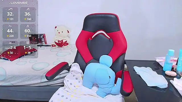 Snapshot of italy___boobs chatting on 02.26.25 italy boobs online show from 02.26.25