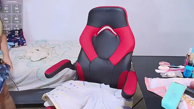 Snapshot of italy___boobs chatting on 03.03.25 italy boobs online show from 03.03.25