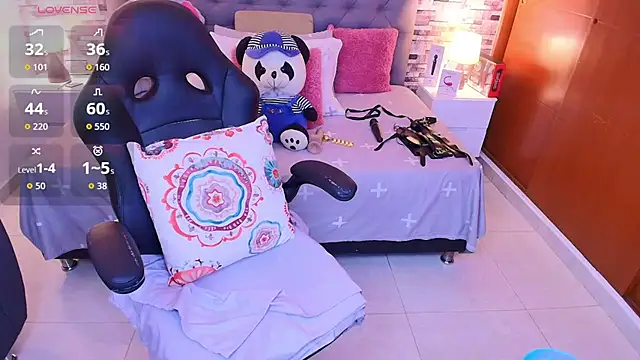 Snapshot of italy___boobs chatting on 11.21.25 italy boobs online show from 11.21.25