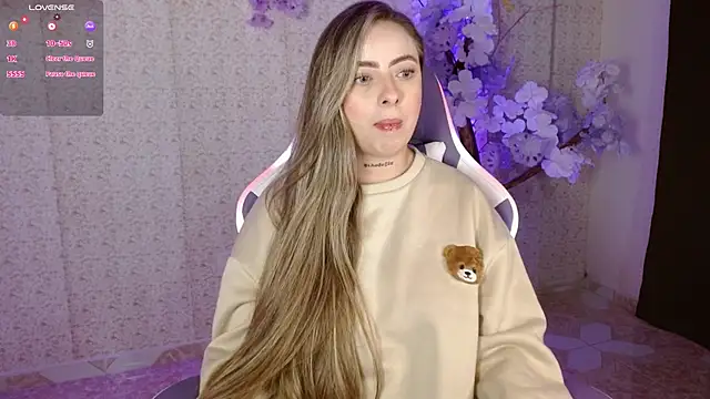 Snapshot of NaomiFox1 chatting on 02.08.25 NaomiFox1 online show from 02.08.25