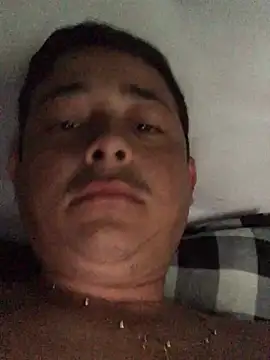 isacalejandroo online show from 02.08.25