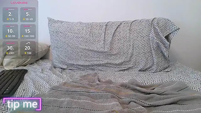 Snapshot of reck chatting on 09.12.25 reck online show from 09.12.25