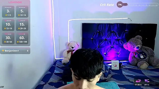 Snapshot of benji_hoter chatting on 10.27.25 benji hoter online show from 10.27.25