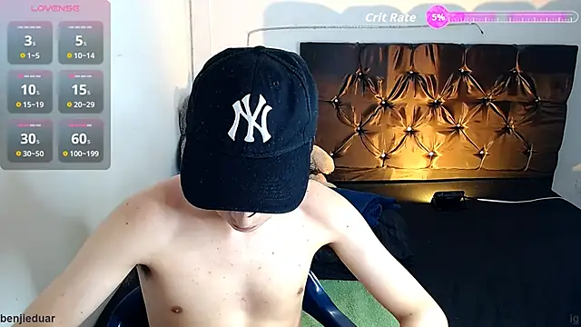 Snapshot of benji_hoter chatting on 11.04.25 benji hoter online show from 11.04.25