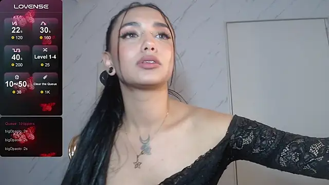 Snapshot of _ella_b chatting on 12.01.24 ella b online show from 12.01.24