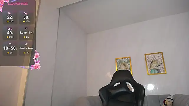 Snapshot of _ella_b chatting on 02.20.25 ella b online show from 02.20.25