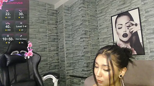 Snapshot of _ella_b chatting on 03.08.25 ella b online show from 03.08.25