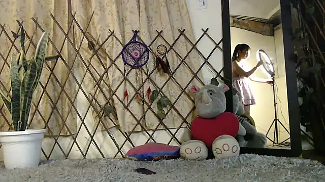 Snapshot of _ella_b chatting on 03.20.25 ella b online show from 03.20.25