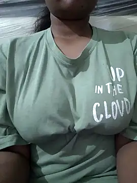 Snapshot of mishti_kaur chatting on 12.21.24 mishti kaur online show from 12.21.24