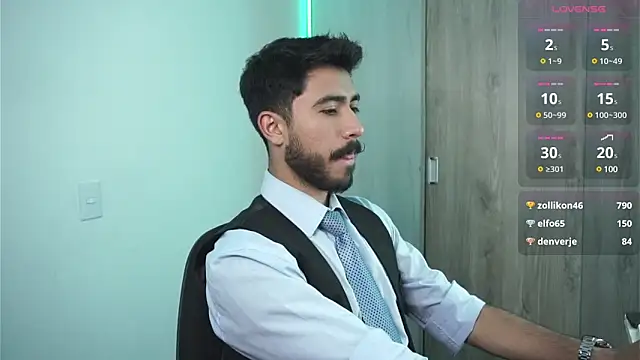 Snapshot of dam0n_fr0st chatting on 12.17.24 dam0n fr0st online show from 12.17.24