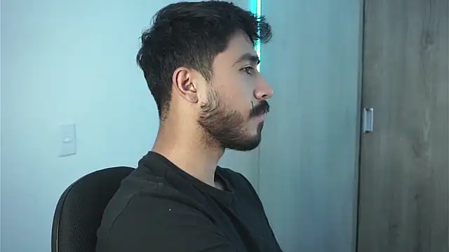 Snapshot of dam0n_fr0st chatting on 12.21.24 dam0n fr0st online show from 12.21.24