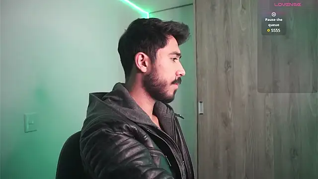 Snapshot of dam0n_fr0st chatting on 12.26.24 dam0n fr0st online show from 12.26.24