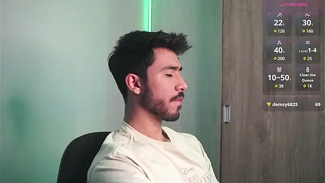 Snapshot of dam0n_fr0st chatting on 12.30.24 dam0n fr0st online show from 12.30.24