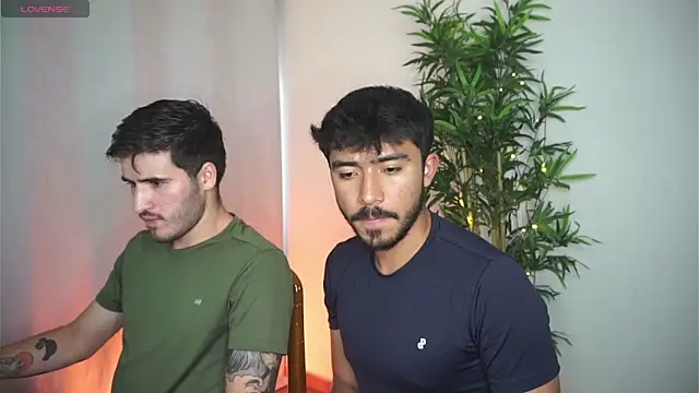 Snapshot of dam0n_fr0st chatting on 10.08.25 dam0n fr0st online show from 10.08.25