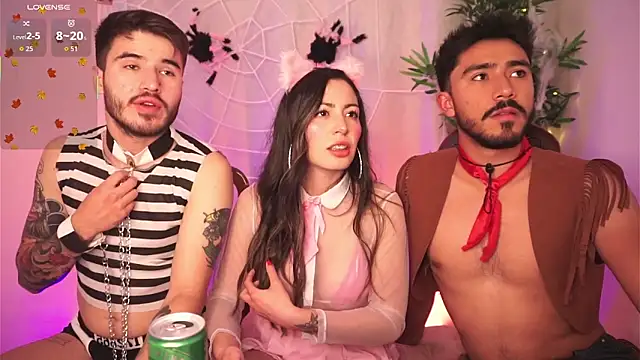 Snapshot of dam0n_fr0st chatting on 10.31.25 dam0n fr0st online show from 10.31.25