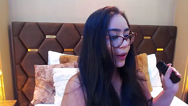 Snapshot of DevonPiers chatting on 12.16.24 DevonPiers online show from 12.16.24