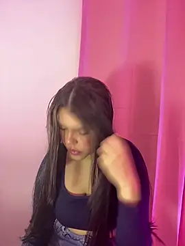 Snapshot of kimberlyhills1 chatting on 12.18.25 kimberlyhills1 online show from 12.18.25