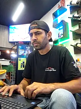 Snapshot of Alsaud1106 chatting on 02.21.25 Alsaud1106 online show from 02.21.25