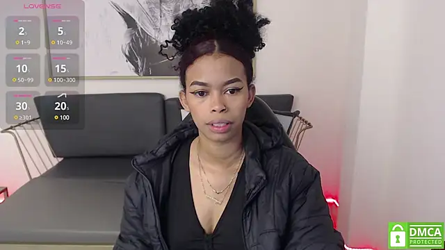 Snapshot of Shenna_brunette_ chatting on 01.09.25 Shenna brunette online show from 01.09.25