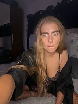 Snapshot of Summer_Paige chatting on 02.01.25 Summer Paige online show from 02.01.25