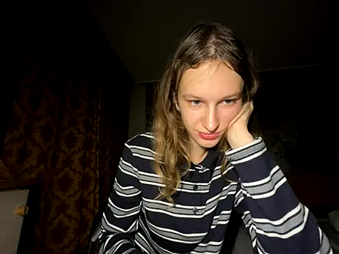 Snapshot of Eva_Angel3 chatting on 10.12.25 Eva Angel3 online show from 10.12.25