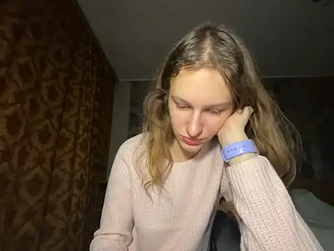 Snapshot of Eva_Angel3 chatting on 10.31.25 Eva Angel3 online show from 10.31.25