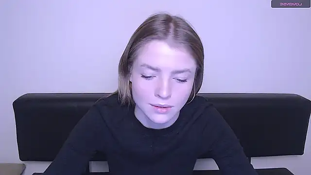 Snapshot of MissOliviaa_ chatting on 12.15.24 MissOliviaa online show from 12.15.24