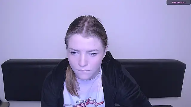 Snapshot of MissOliviaa_ chatting on 12.16.24 MissOliviaa online show from 12.16.24