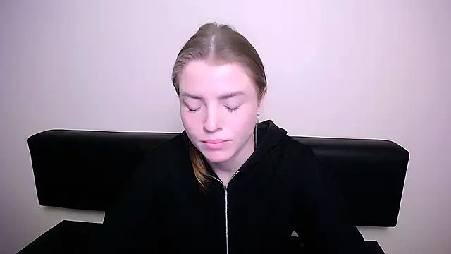 Snapshot of MissOliviaa_ chatting on 01.31.25 MissOliviaa online show from 01.31.25