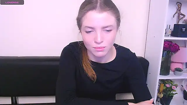 Snapshot of MissOliviaa_ chatting on 02.14.25 MissOliviaa online show from 02.14.25