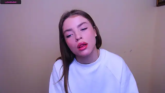 Snapshot of MissOliviaa_ chatting on 02.25.25 MissOliviaa online show from 02.25.25