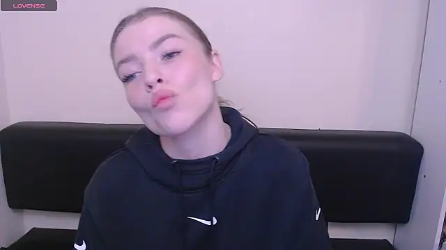 Snapshot of MissOliviaa_ chatting on 03.07.25 MissOliviaa online show from 03.07.25