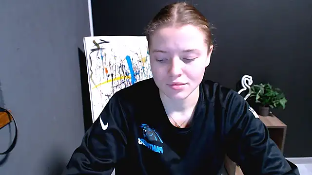 Snapshot of MissOliviaa_ chatting on 11.12.25 MissOliviaa online show from 11.12.25