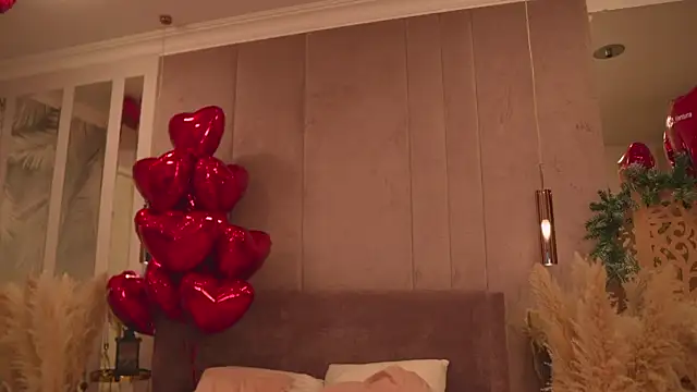 Smiley Mia online show from 02.22.26