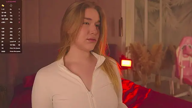 Smiley Mia online show from 03.31.26