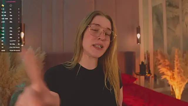 Smiley Mia online show from 04.08.26