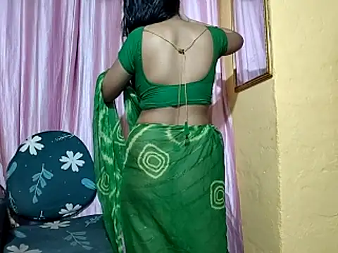 Snapshot of poojaxxx65 chatting on 12.16.25 poojaxxx65 online show from 12.16.25