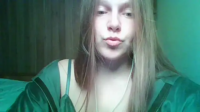 Snapshot of Evasapples chatting on 02.13.26 Evasapples online show from 02.13.26