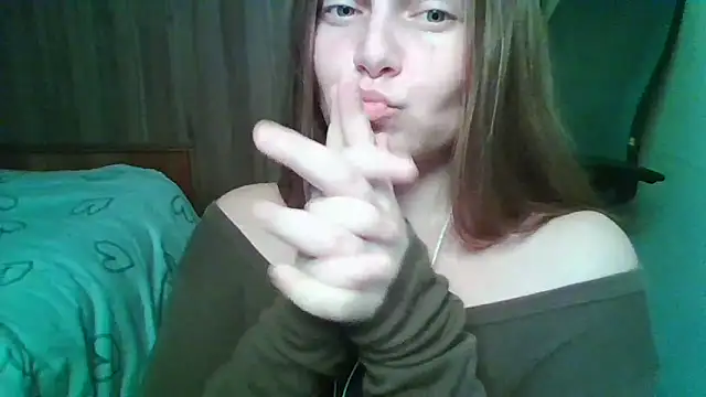 Snapshot of Evasapples chatting on 02.18.26 Evasapples online show from 02.18.26