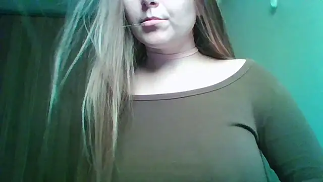 Snapshot of Evasapples chatting on 02.23.26 Evasapples online show from 02.23.26