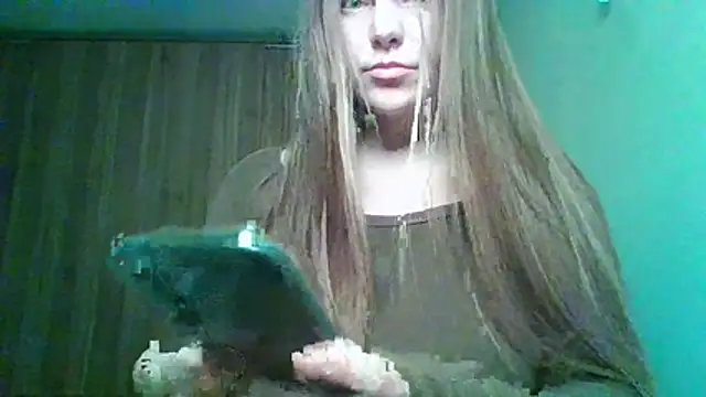 Snapshot of Evasapples chatting on 02.24.26 Evasapples online show from 02.24.26