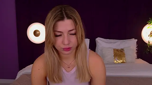 Snapshot of HelenaMorgan chatting on 10.09.25 HelenaMorgan online show from 10.09.25