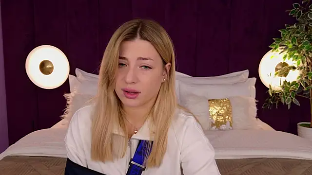 Snapshot of HelenaMorgan chatting on 10.10.25 HelenaMorgan online show from 10.10.25