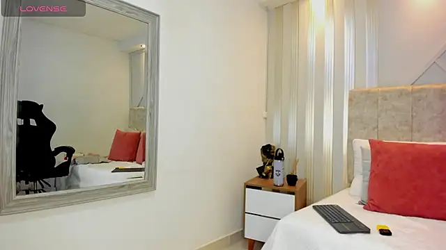 Tayra Pradit online show from 01.16.25