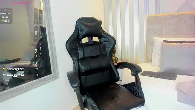 Tayra Pradit online show from 02.25.25