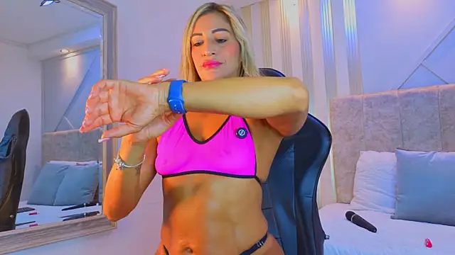 Tayra Pradit online show from 03.15.26